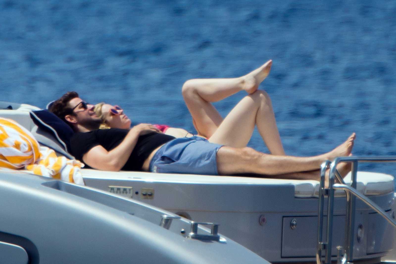 Emily_Blunt_-_In_a_yacht_in_Tuscany2C_Italy_on_June_7-08.jpg