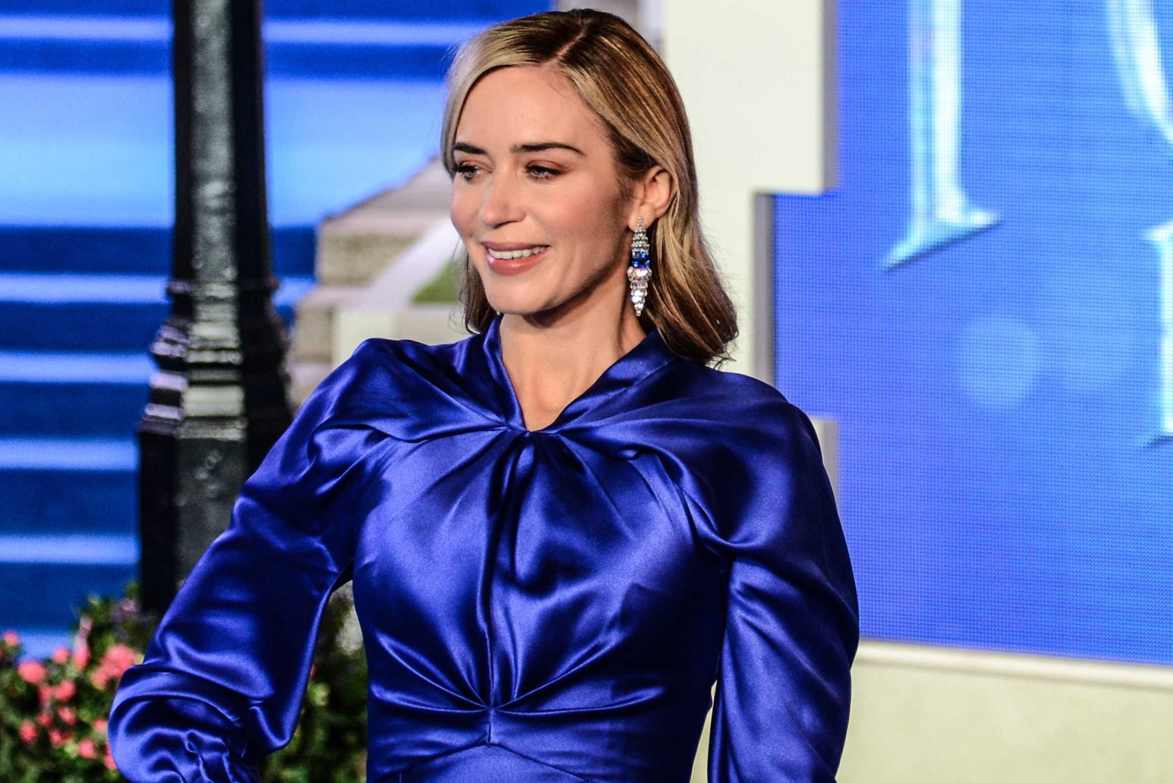 Emily_Blunt_-_Mary_Poppins_Returns_European_Premiere_12122018-05.jpg