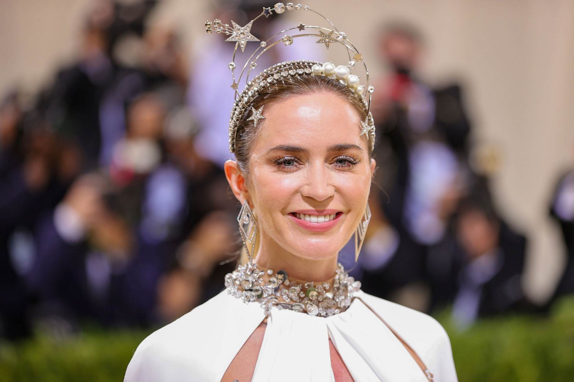 Emily_Blunt_-_Met_Gala_Celebrating_In_America_A_Lexicon_Of_Fashion__09132021_00002.jpg