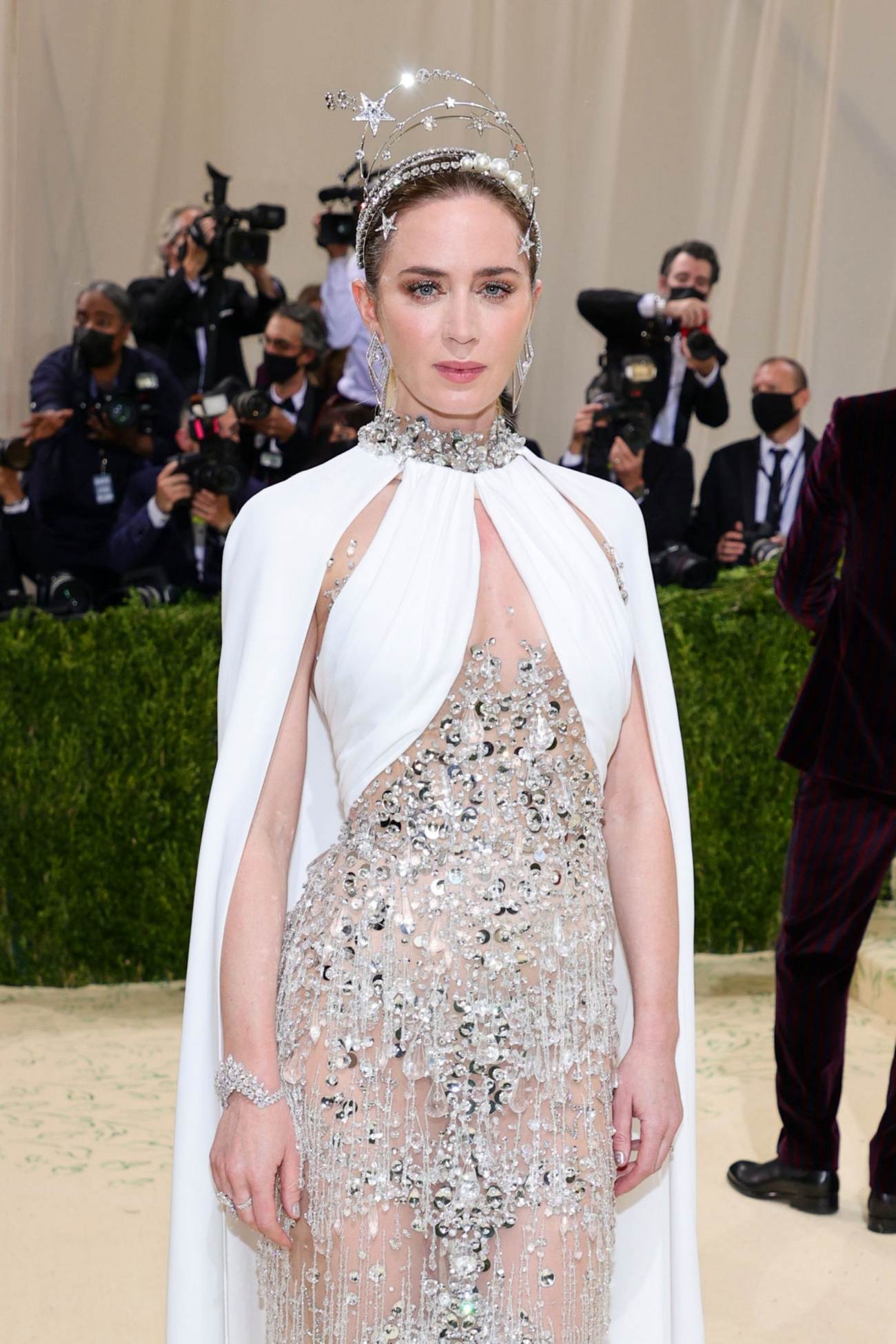 Emily_Blunt_-_Met_Gala_Celebrating_In_America_A_Lexicon_Of_Fashion__09132021_00003.jpg