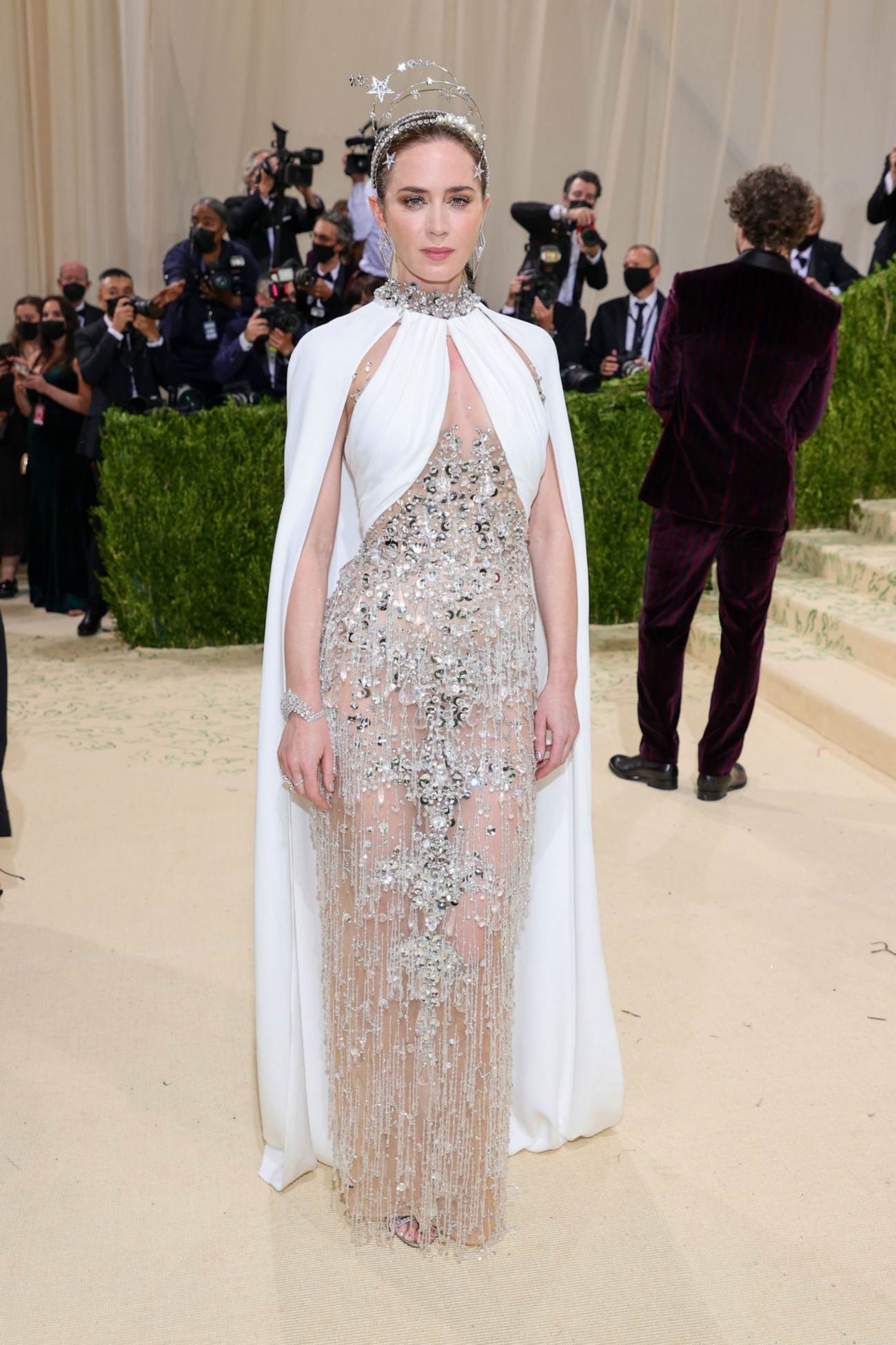 Emily_Blunt_-_Met_Gala_Celebrating_In_America_A_Lexicon_Of_Fashion__09132021_00004.jpg