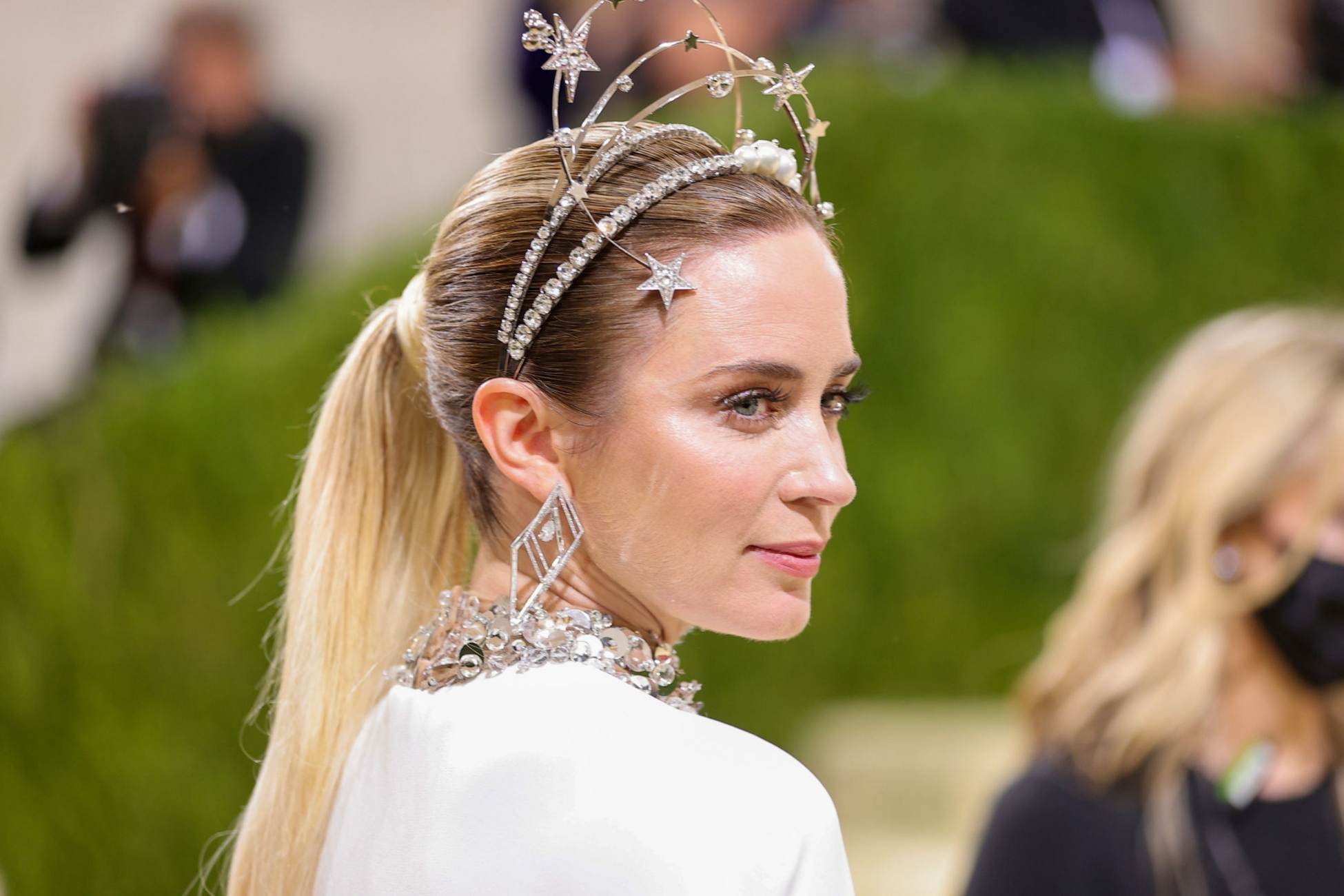 Emily_Blunt_-_Met_Gala_Celebrating_In_America_A_Lexicon_Of_Fashion__09132021_00019.jpg