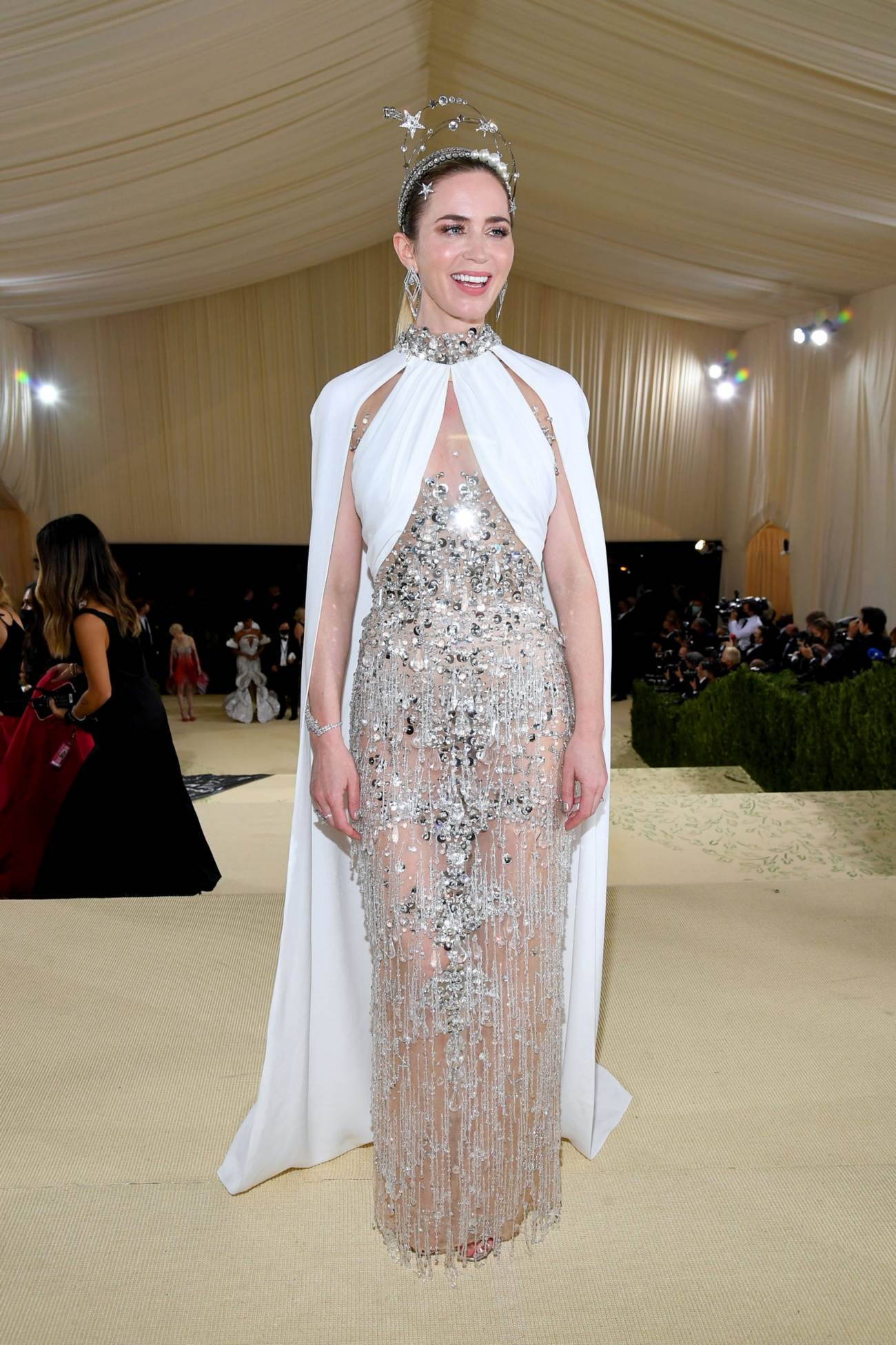 Emily_Blunt_-_Met_Gala_Celebrating_In_America_A_Lexicon_Of_Fashion__09132021_00026.jpg