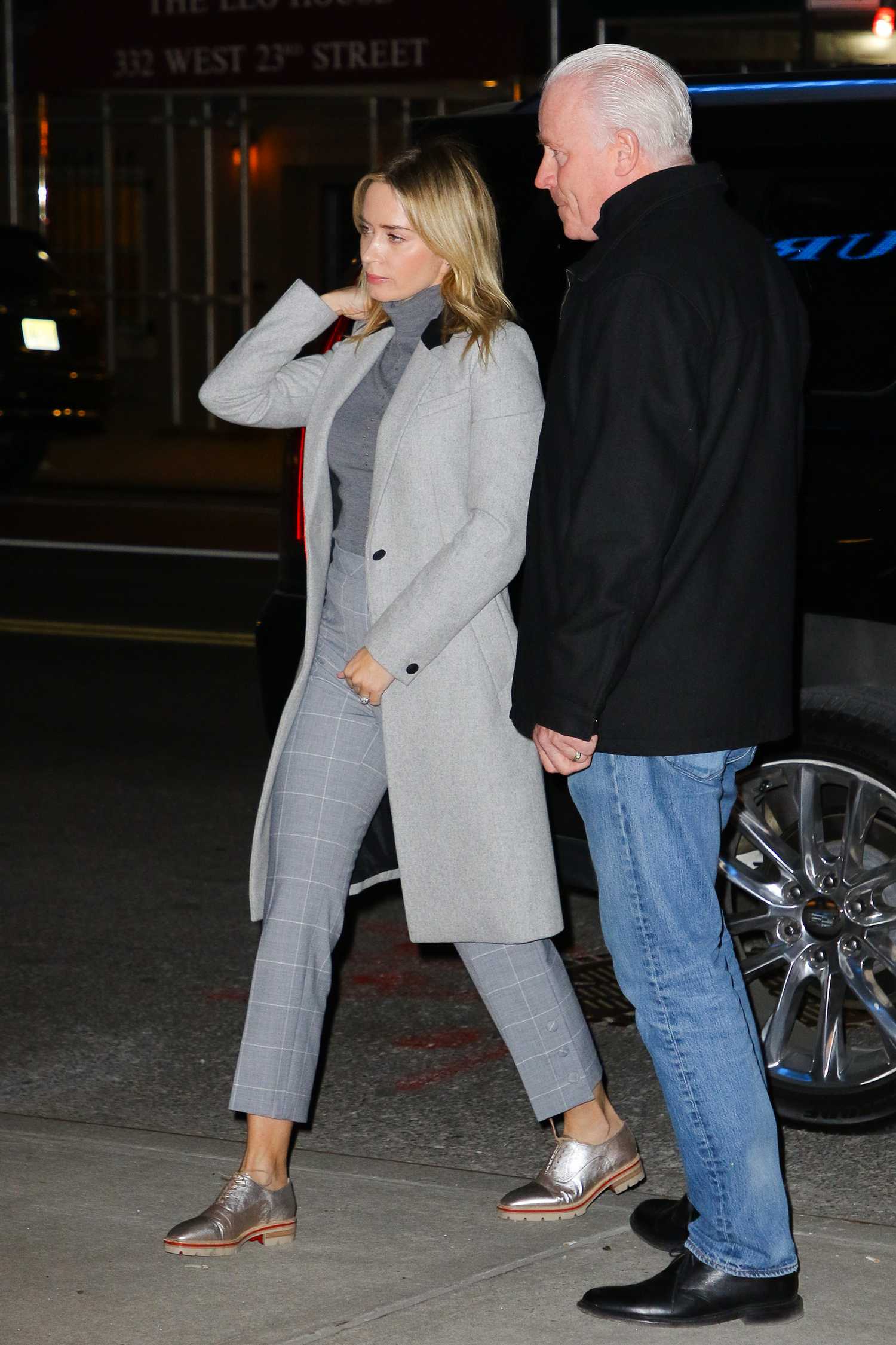 Emily_Blunt_-_Out_in_New_York_01182019-04.jpg