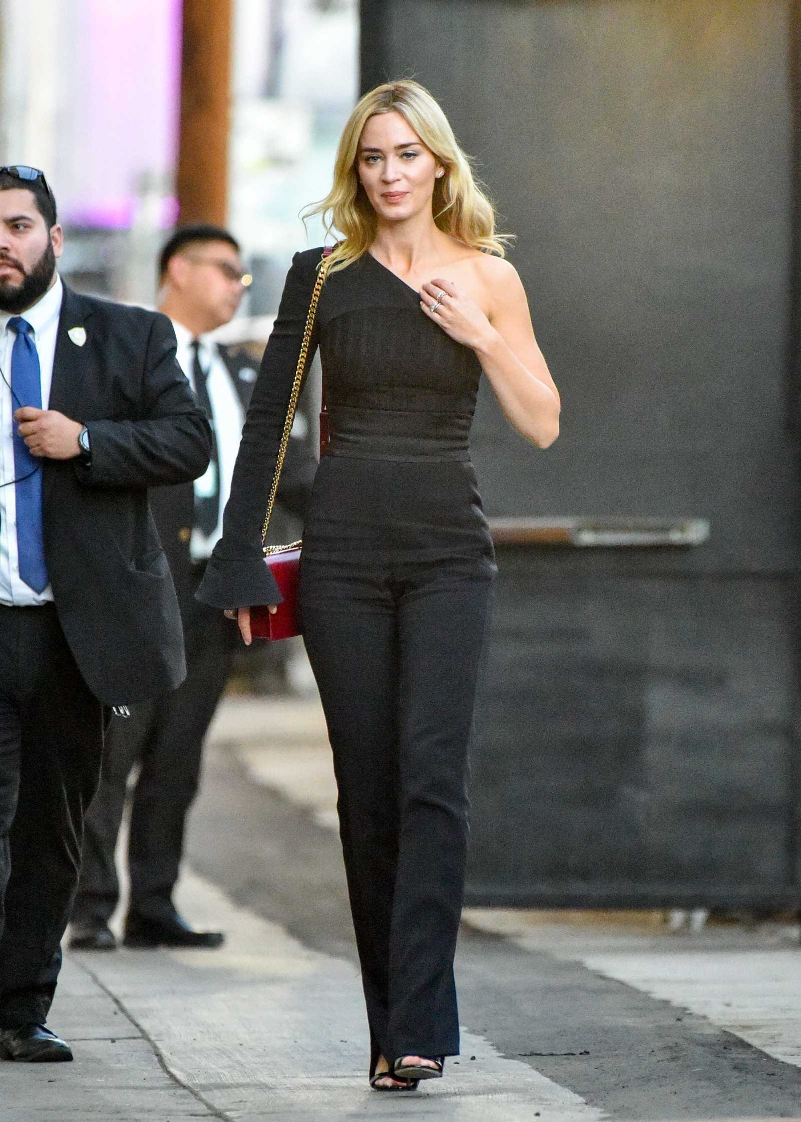 Emily_Blunt_-_Outside__Jimmy_Kimmel_Live__in_LA_November_142C_2018-02.JPG