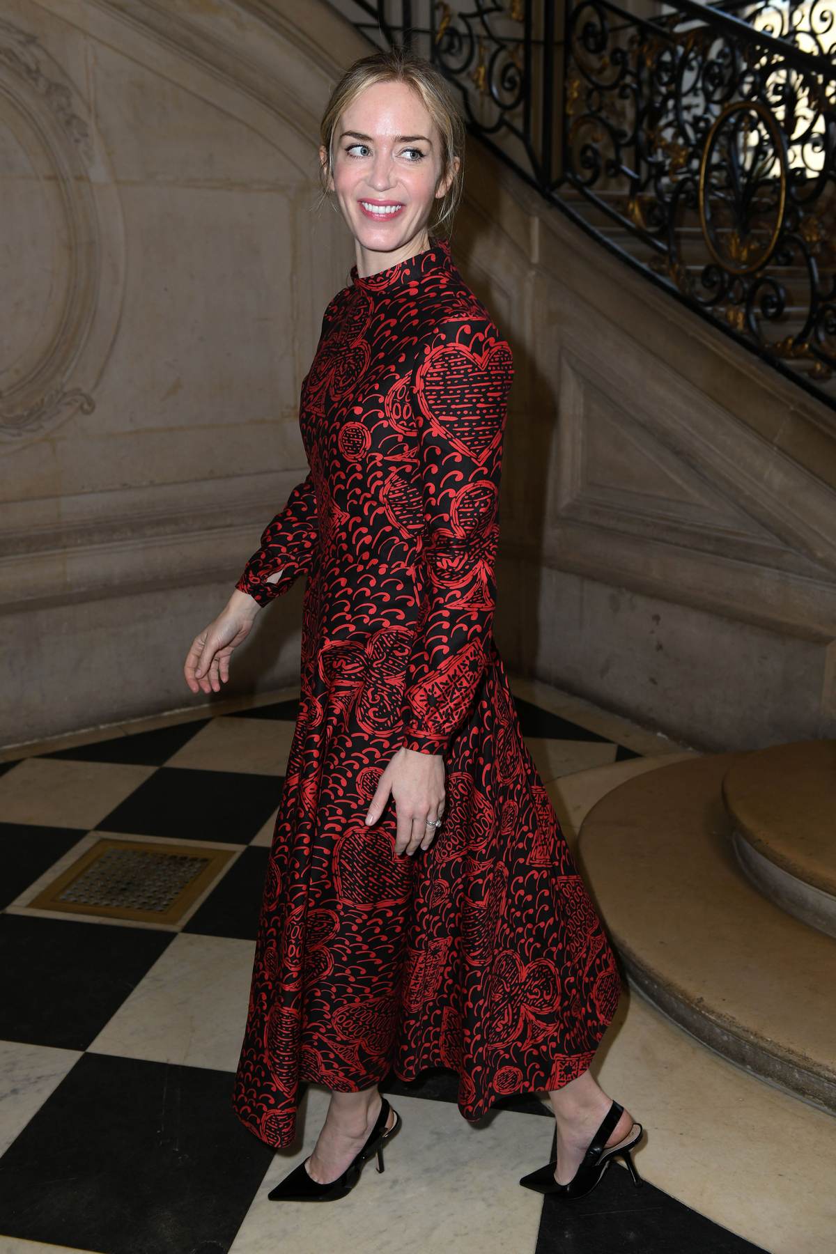 Emily_Blunt_-_PFW_Christian_Dior_SS_2018_show_in_Paris2C_France_on_January_22-03.jpg