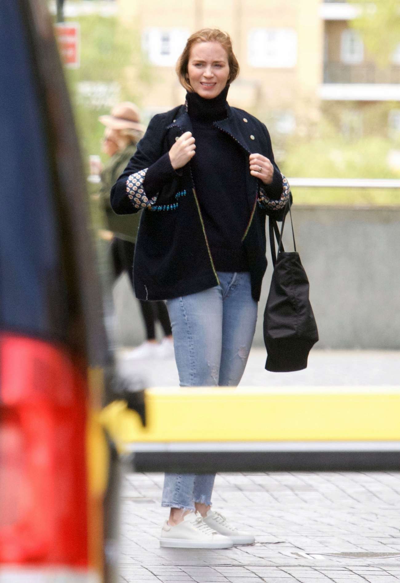 Emily_Blunt_-_Running_errands_in_London2C_May_92C_2021_02.jpg