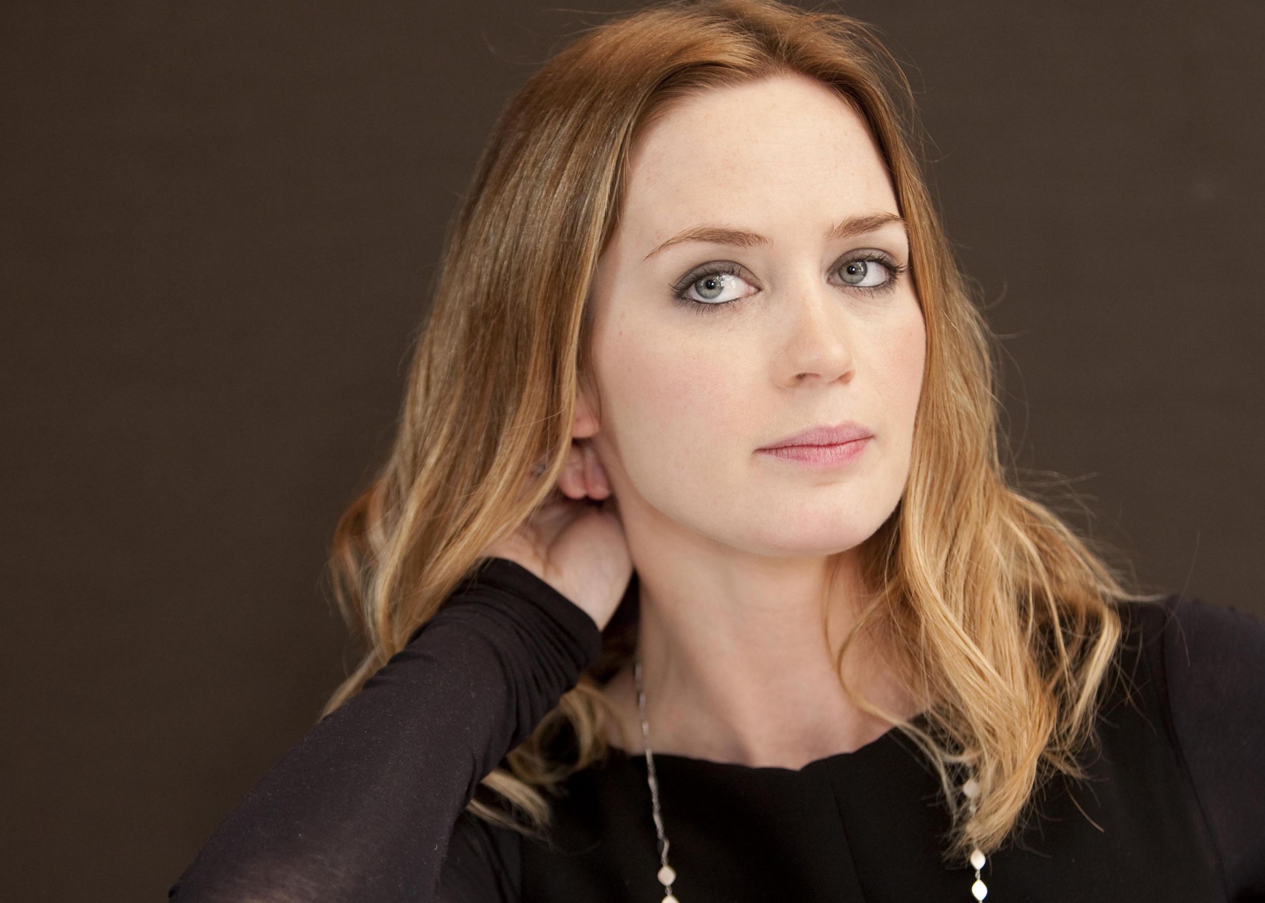 Emily_Blunt_-_The_Adjustment_Bureau_Press_Conference_in_New_York__on_February_12-01.jpg