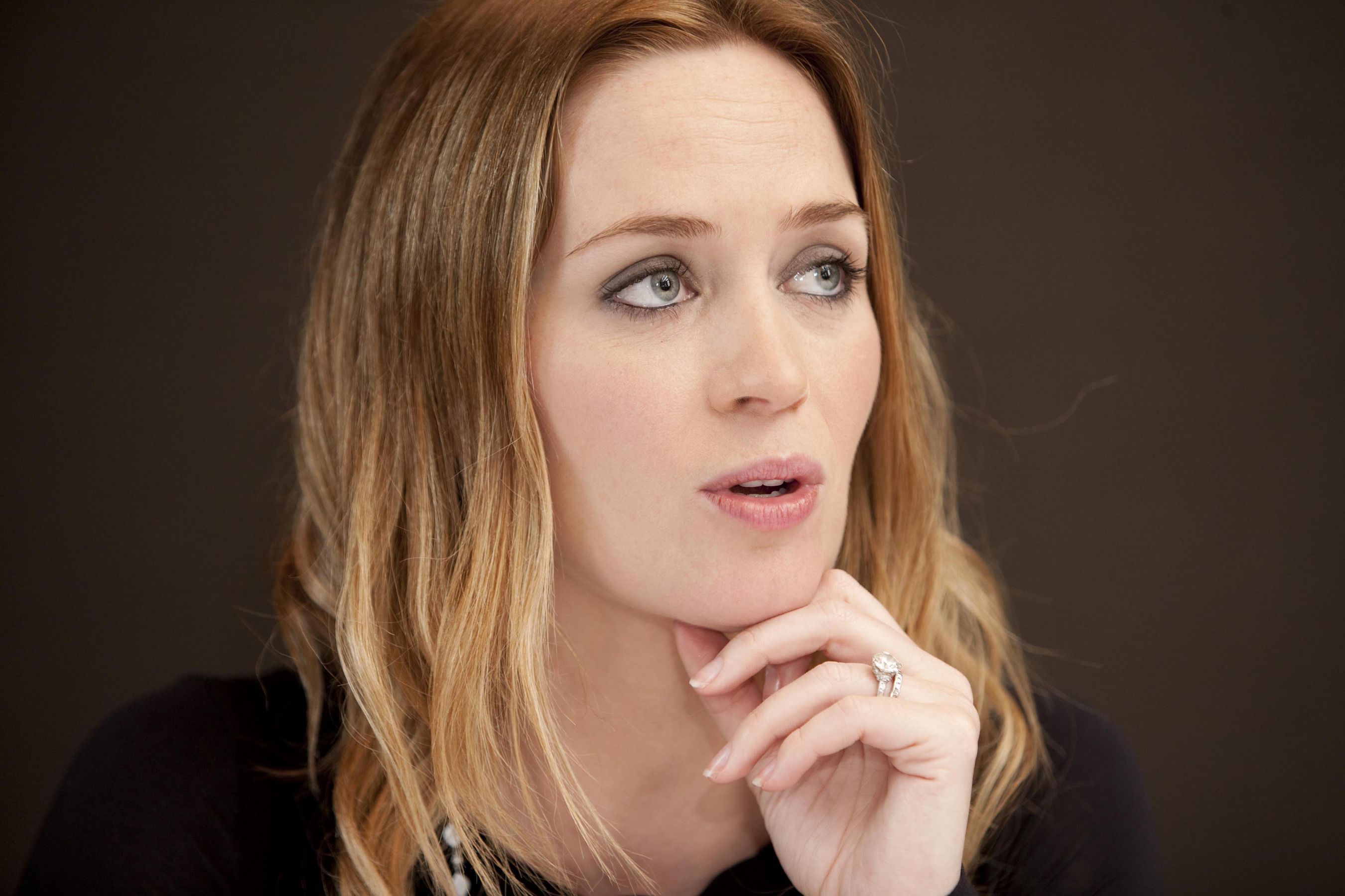 Emily_Blunt_-_The_Adjustment_Bureau_Press_Conference_in_New_York__on_February_12-02.jpg