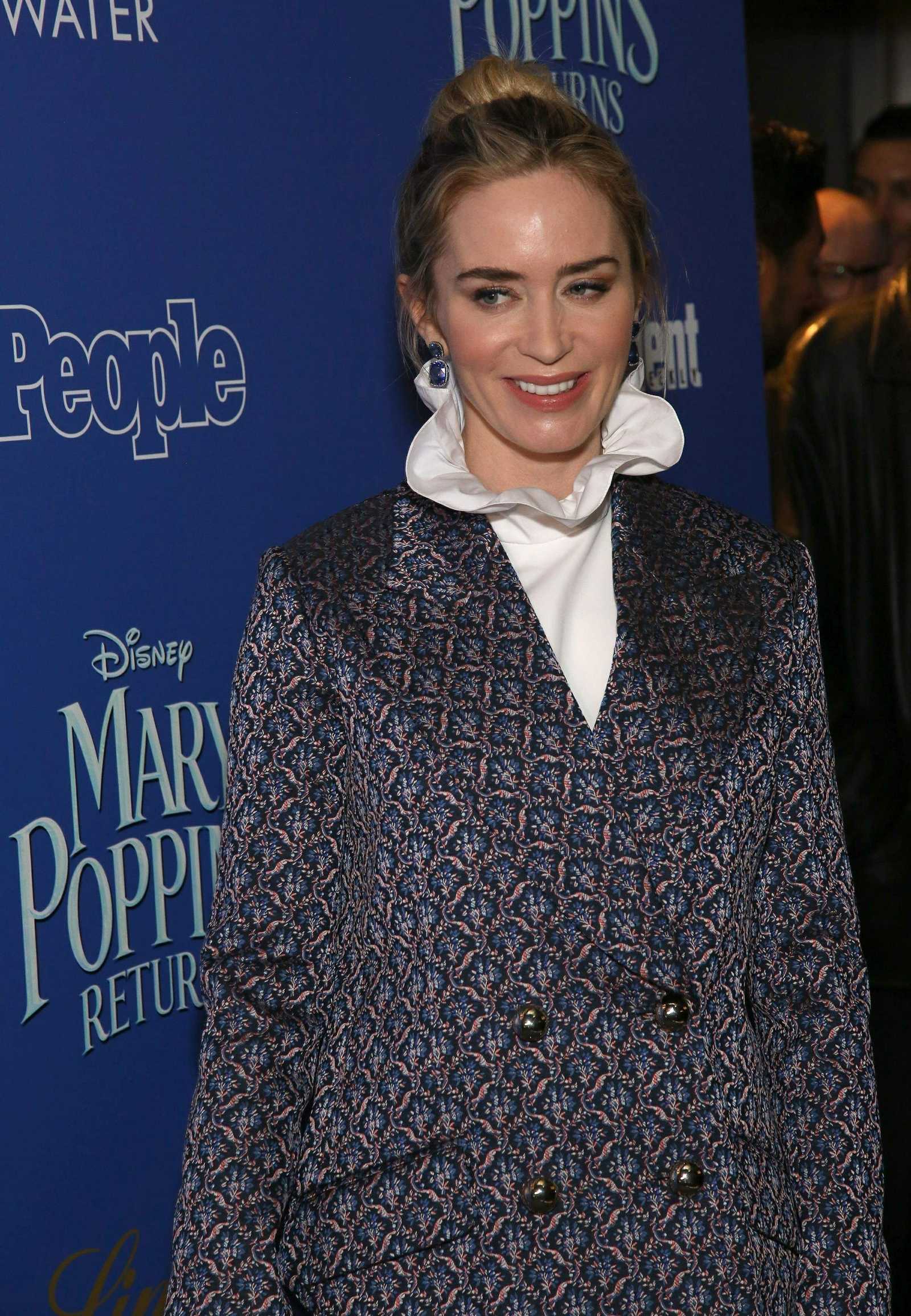Emily_Blunt_-_The_Cinema_Society_s_Screening_of___Mary_Poppins_Returns___in_New_York_City_12172018-15.jpg