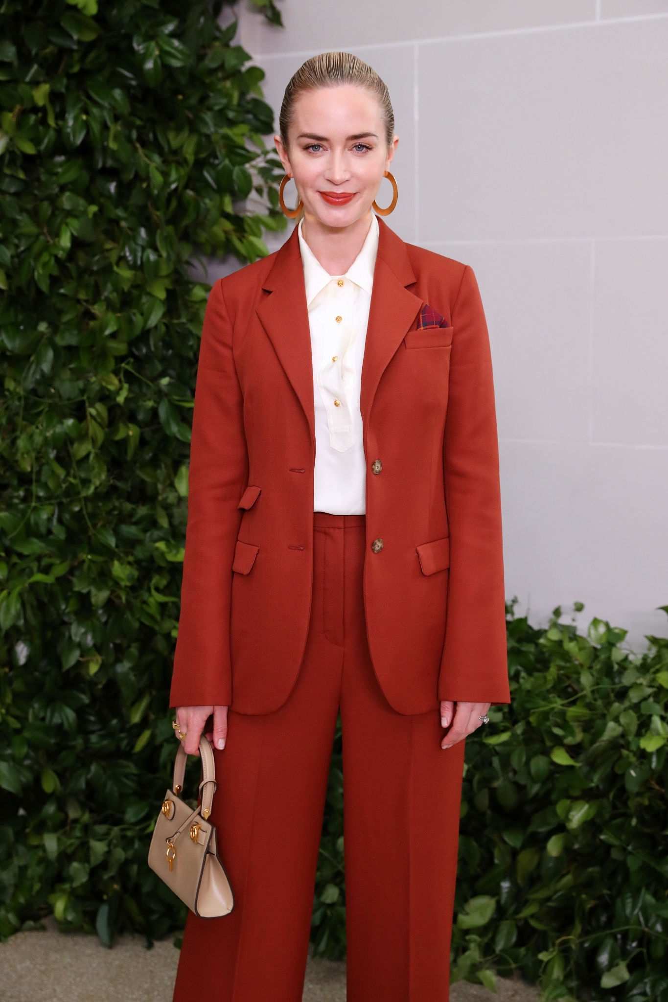 Emily_Blunt_-_Tory_Burch_NYFW_SS20_at_the_Brooklyn_Museum_on_September_082C_2019_in_Brooklyn_City-06.jpg