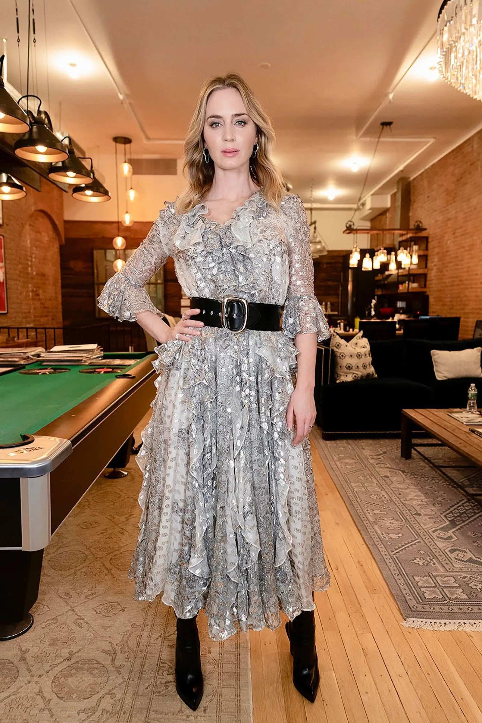 Emily_Blunt_-_Vogue_December_2020_04.jpg