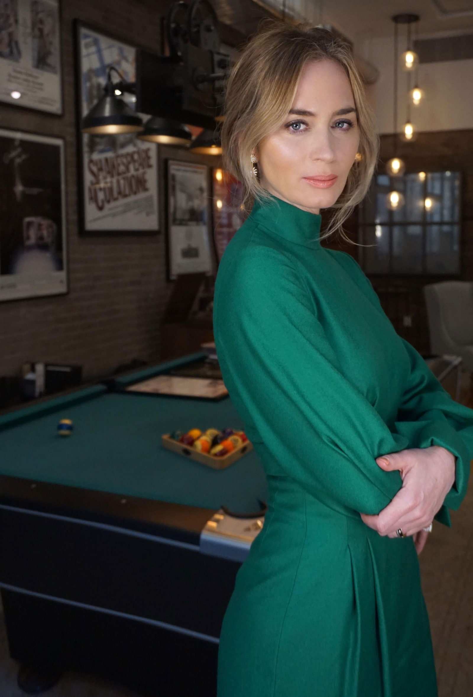 Emily_Blunt_-_Vogue_December_2020_09.jpg