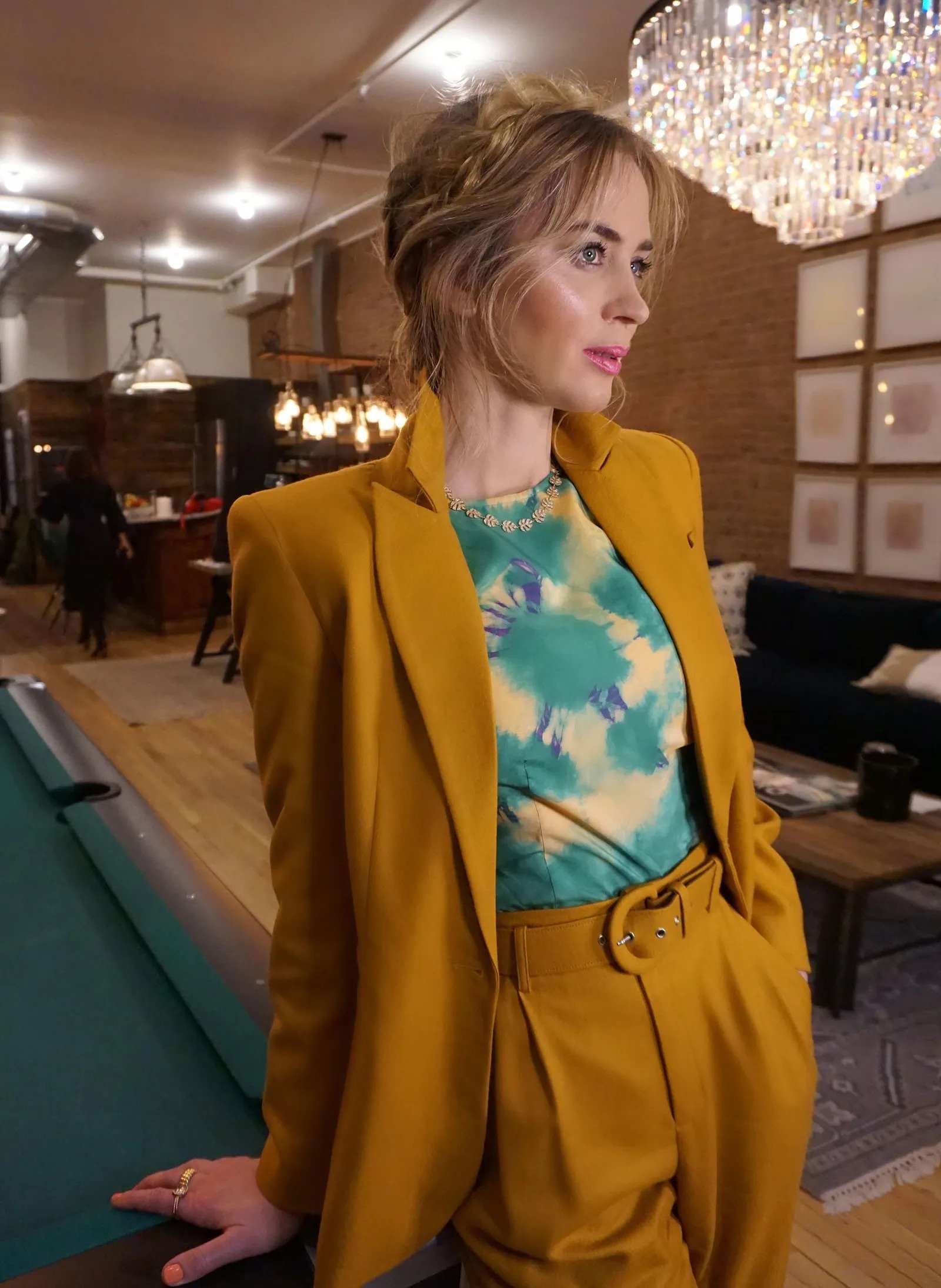 Emily_Blunt_-_Vogue_December_2020_14.jpg