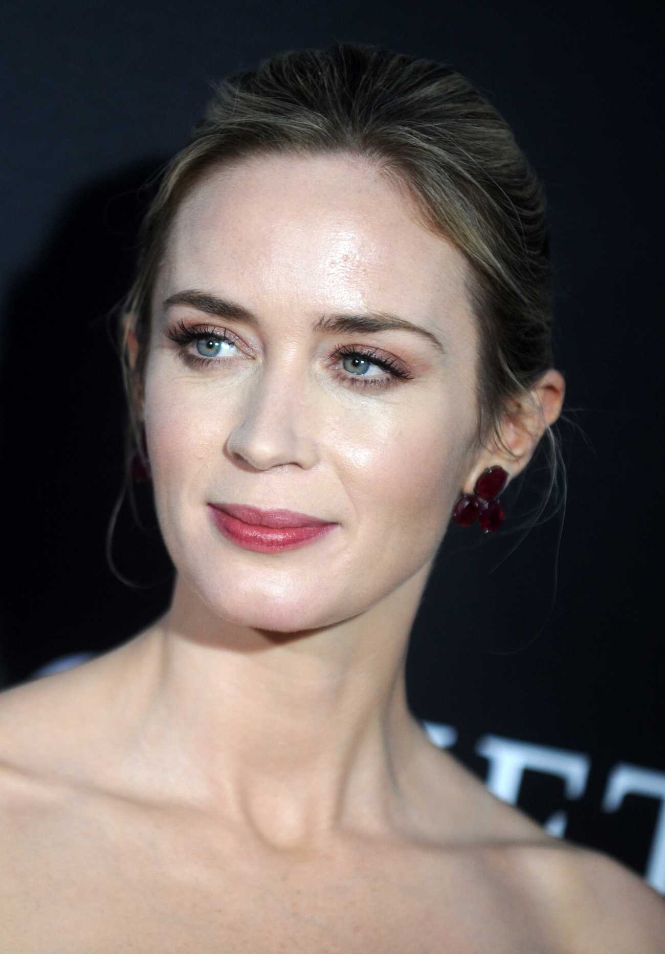 Emily_Blunt___John_Krasinski_-_A_Quiet_Place_Premiere_in_New_York_City_on_April_2_2018-02.jpg
