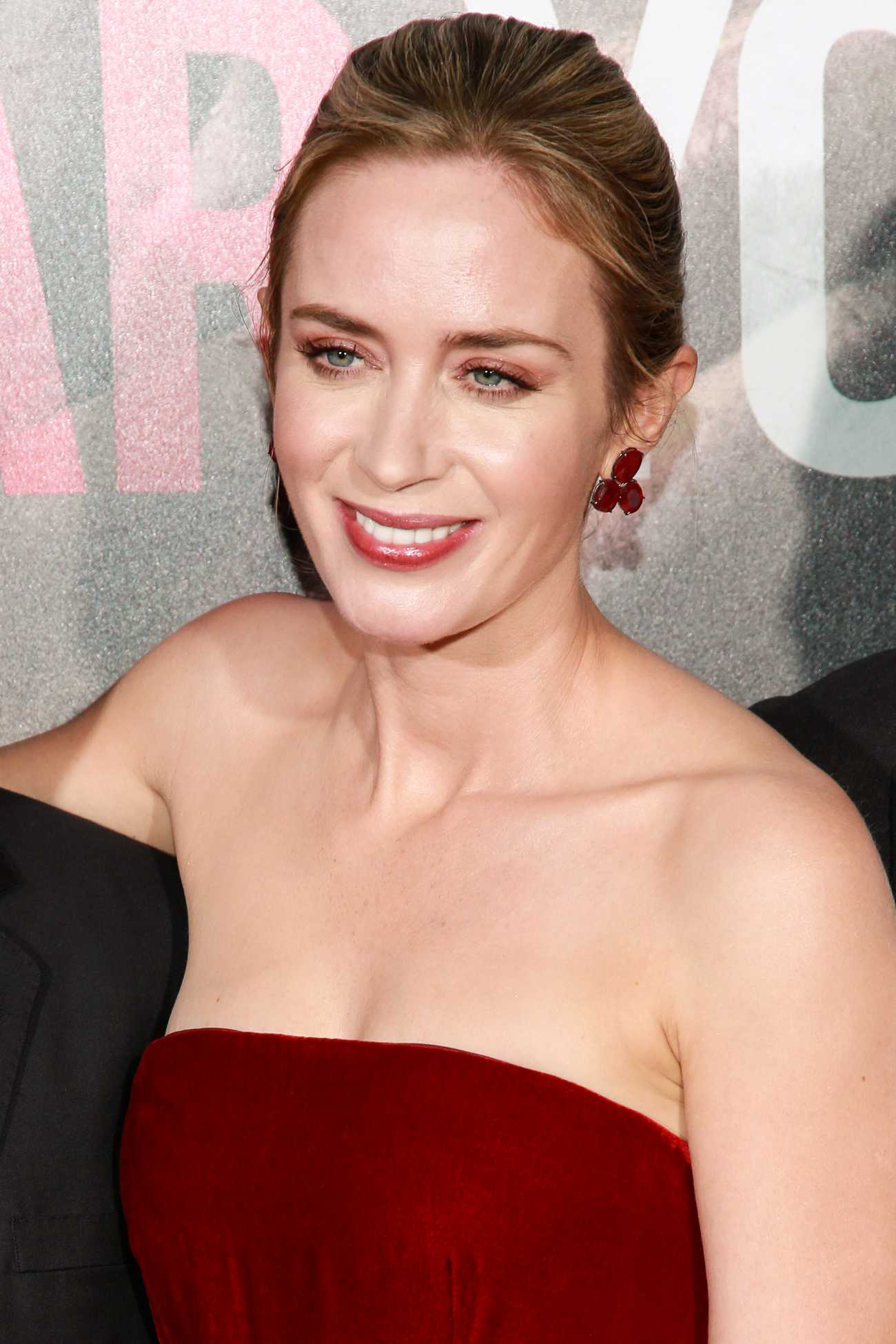 Emily_Blunt___John_Krasinski_-_A_Quiet_Place_Premiere_in_New_York_City_on_April_2_2018-03.jpg
