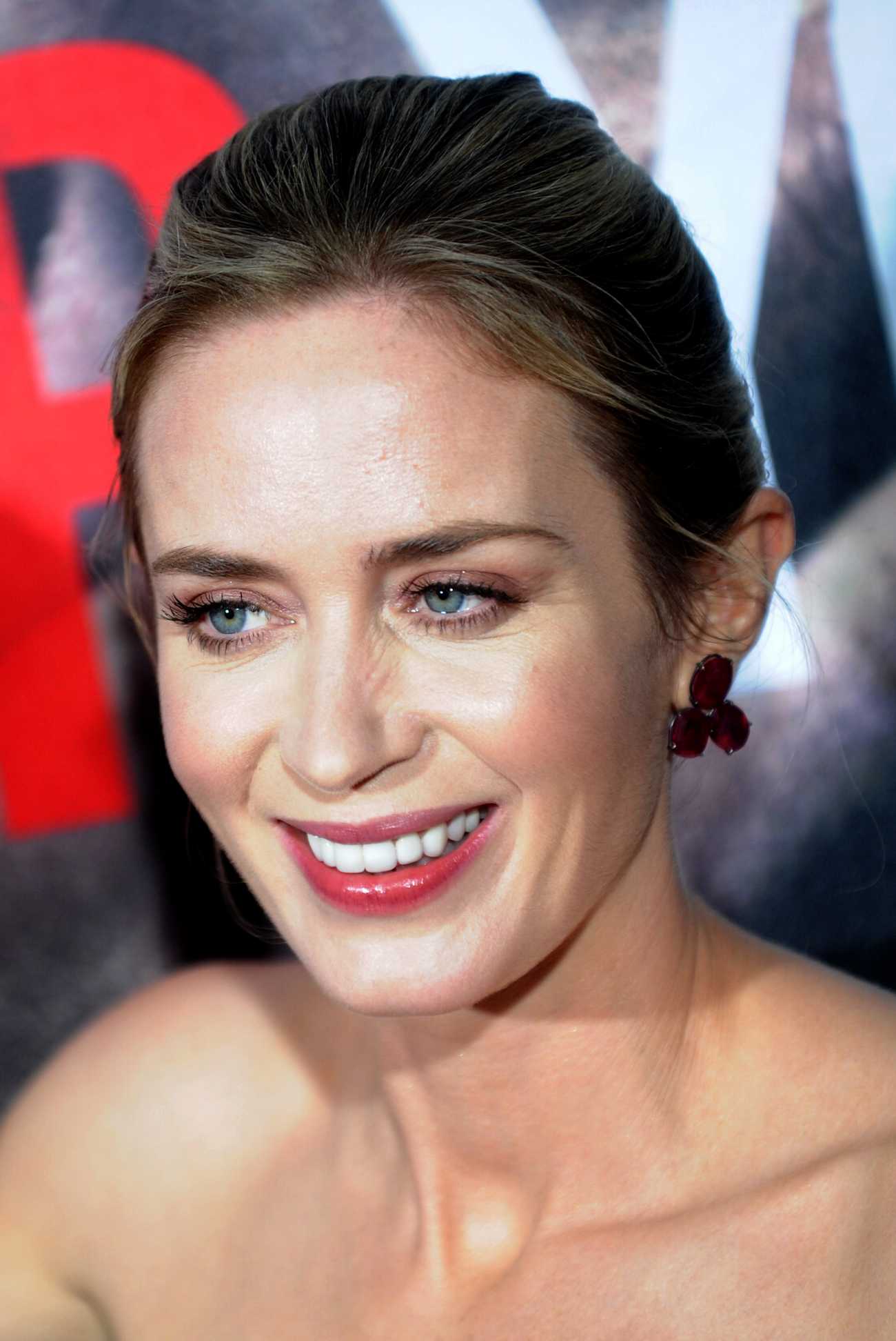 Emily_Blunt___John_Krasinski_-_A_Quiet_Place_Premiere_in_New_York_City_on_April_2_2018-07.jpg