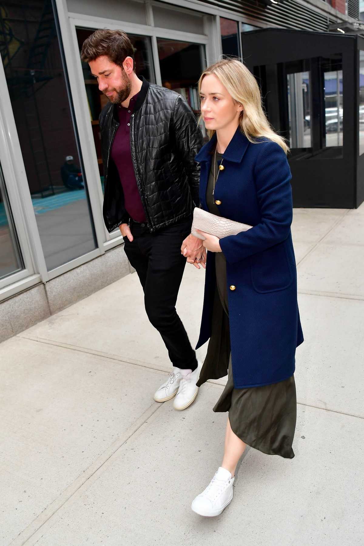 Emily_Blunt___John_Krasinski_-_Go_out_for_a_romantic_dinner_in_New_York_-_April_112C_2019-03.jpg
