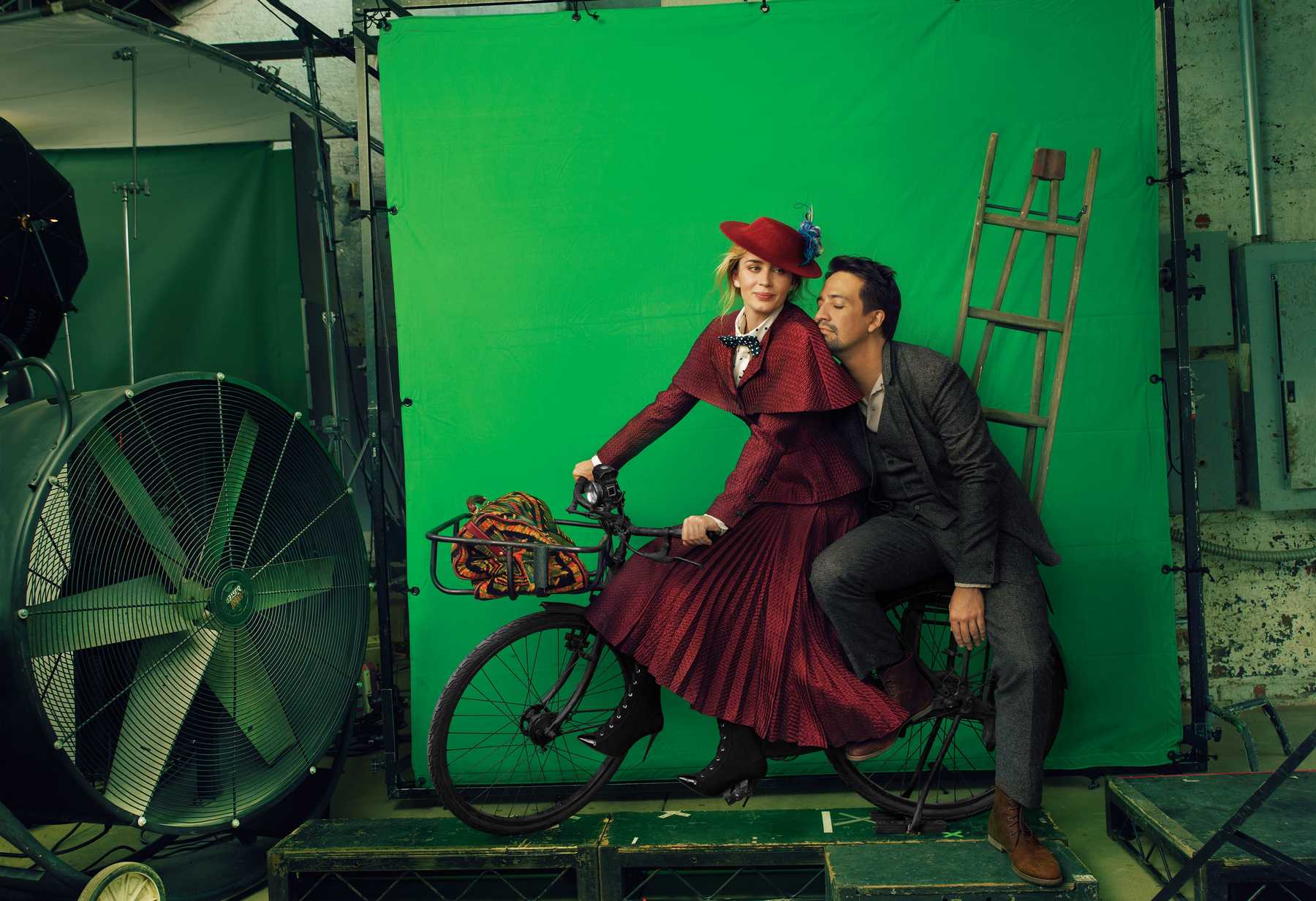 Emily_Blunt___Lin-Manuel_Miranda_photographed_by_Annie_Leibovitz_for_Vogue_-_December_201887851578_emily-06.jpg