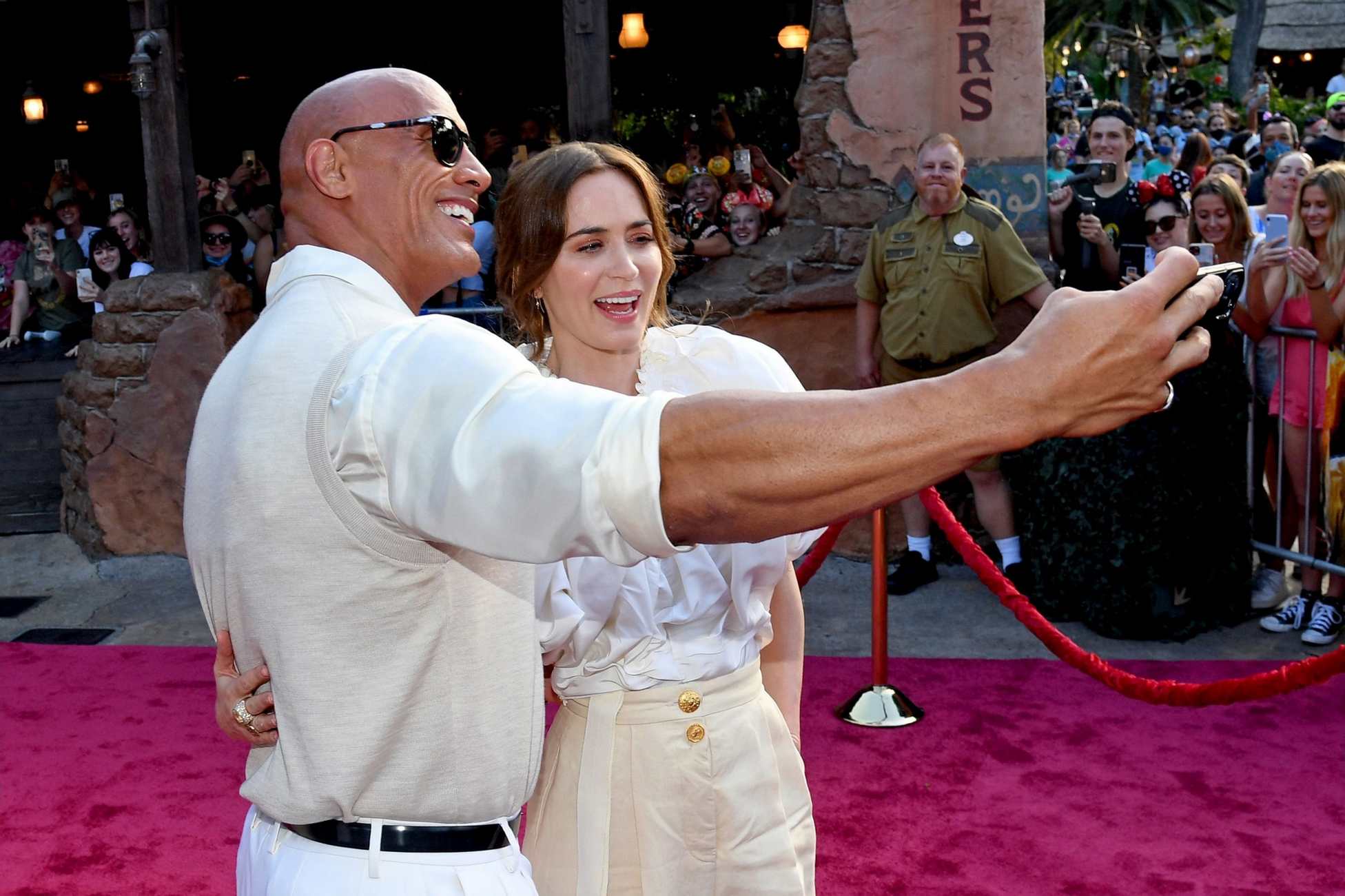 Emily_Blunt_attends_the_World_Premiere_Of_Disney_s_Jungle_Cruise_at_Disneyland_in_Anaheim2C_California__07242021_00007.jpg
