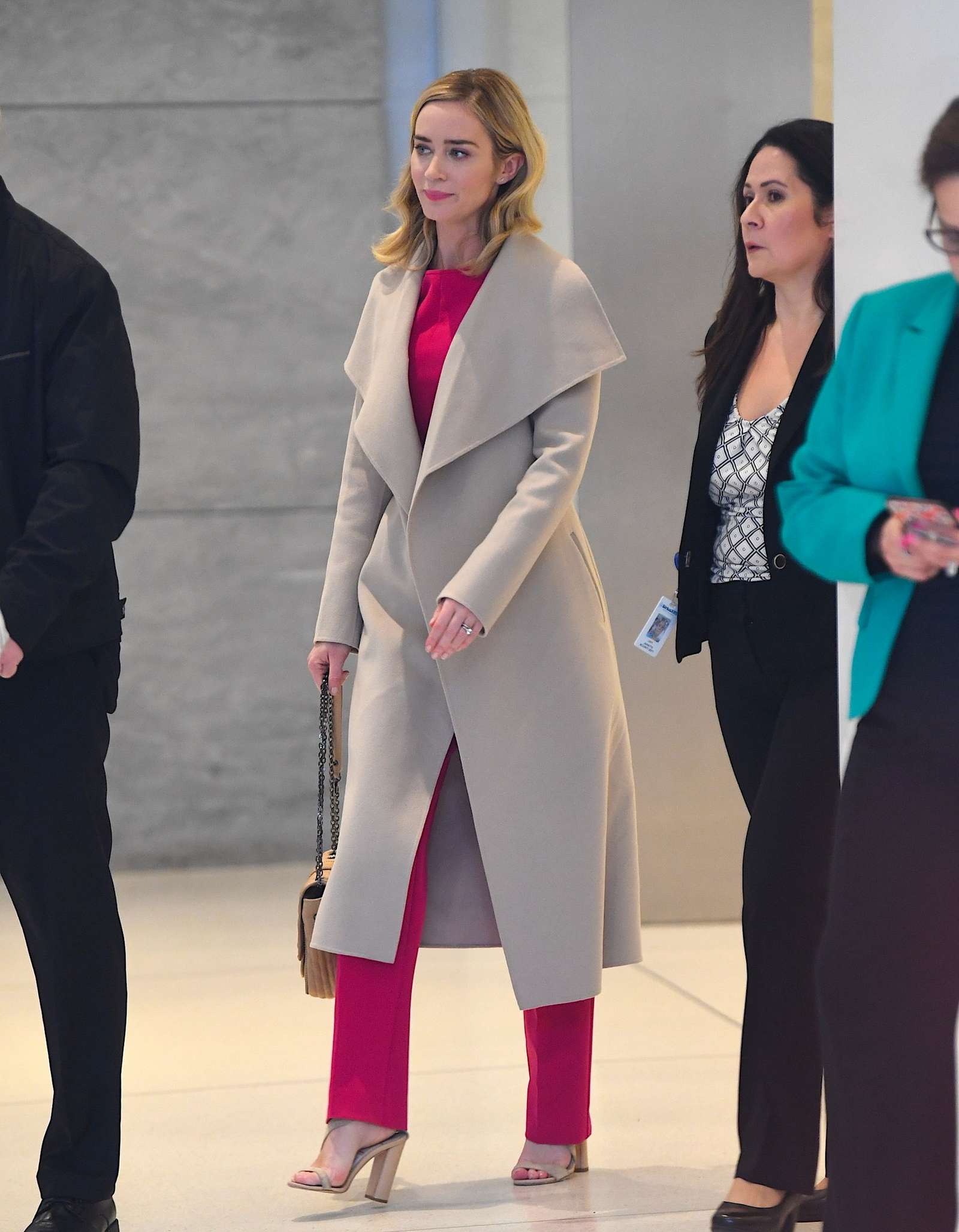 Emily_Blunt_was_spotted_leaving_Sirius_XM_Radio_Studios_in_NYC_12032018-04.jpg