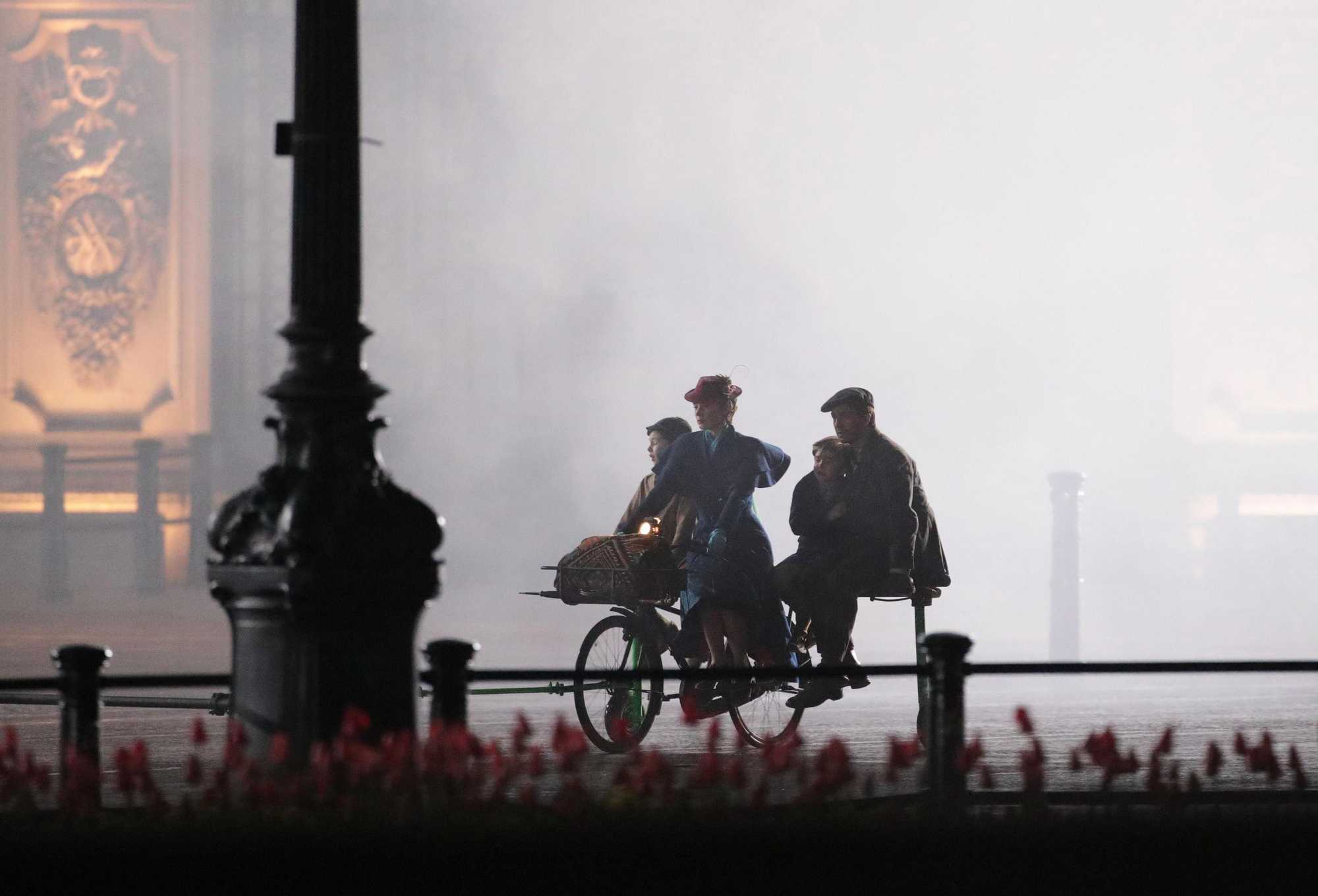 Filming_in_London_-_April_12C_2017-07.jpg