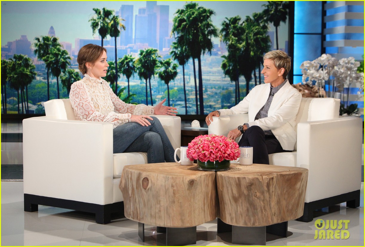 emily-blunt-gets-a-patriotic-scare-on-ellen-watch-here-08.jpg