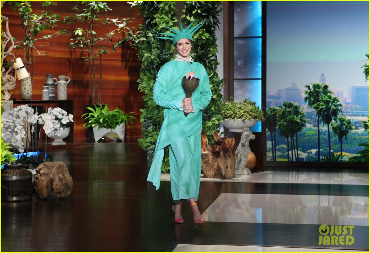 emily-blunt-gets-a-patriotic-scare-on-ellen-watch-here-09.JPG