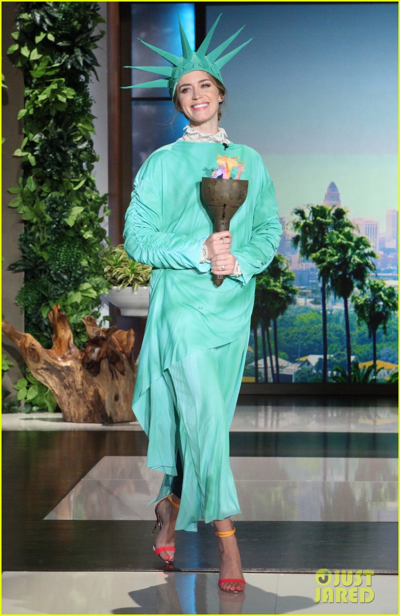 emily-blunt-gets-a-patriotic-scare-on-ellen-watch-here-10.JPG