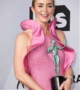 Emily_Blunt_-_25th_Annual_Screen_Actors_Guild_Awards_Pressroom_in_Los_Angeles_01272019-20.jpg