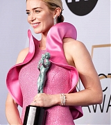 Emily_Blunt_-_25th_Annual_Screen_Actors_Guild_Awards_Pressroom_in_Los_Angeles_01272019-27.jpg