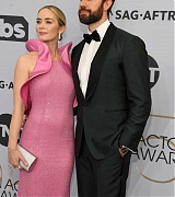 Emily_Blunt_-_25th_Annual_Screen_Actors_Guild_Awards_in_Los_Angeles_01272019-20.jpg