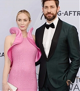 Emily_Blunt_-_25th_Annual_Screen_Actors_Guild_Awards_in_Los_Angeles_01272019-36.jpg