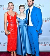 Emily_Blunt_-_At_the_Premiere_of_A_Quiet_Place_part_II_in_New_York_March_82C_2020-21.jpg