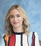 Emily_Blunt_-_Disney_s_Mary_Poppins_Return_press_conference_11282018-06.jpg
