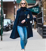 Emily_Blunt_-_Embraces_the_spring_weather_as_she_enjoys_a_morning_stroll_in_Tribeca2C_NYC_April_122C_2019-01.jpg