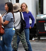 Emily_Blunt_-_Filming_in_upstate_New_York_on_October_25-02.jpg