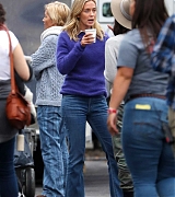 Emily_Blunt_-_Filming_in_upstate_New_York_on_October_25-05.jpg