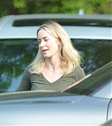 Emily_Blunt_-_Headed_to_a_restaurant_in_Upstate_New_York__June_52C_2019-01.jpg