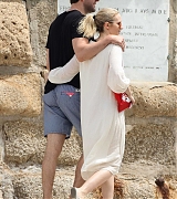 Filename=Emily_Blunt_-_In_Tuscany2C_Italy_on_June_7-02.jpg
Filesize=352KiB
Dimensions=1600x2400
Date added=Jun 09, 2017 Emily_Blunt_-_In_Tuscany2C_Italy_on_June_7-02.jpg