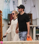 Filename=Emily_Blunt_-_In_Tuscany2C_Italy_on_June_7-03.jpg
Filesize=143KiB
Dimensions=1600x1067
Date added=Jun 09, 2017 Emily_Blunt_-_In_Tuscany2C_Italy_on_June_7-03.jpg