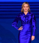 Emily_Blunt_-_Mary_Poppins_Returns_European_Premiere_12122018-13.jpg