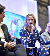 Emily_Blunt_-_Mary_Poppins_Returns_Screening_in_Los_Angeles_01122019-07.jpg