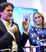 Emily_Blunt_-_Mary_Poppins_Returns_Screening_in_Los_Angeles_01122019-08.jpg