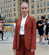 Emily_Blunt_-_Tory_Burch_NYFW_SS20_at_the_Brooklyn_Museum_on_September_082C_2019_in_Brooklyn_City-09.jpg