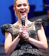 Emily_Blunt_-__Mary_Poppins_Returns__Japan_premiere_in_Tokyo2C_Japan_January_232C_2019-07.jpg