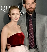 Emily_Blunt___John_Krasinski_-_A_Quiet_Place_Premiere_in_New_York_City_on_April_2_2018-06.jpg
