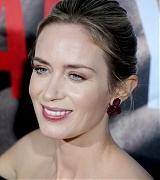 Emily_Blunt___John_Krasinski_-_A_Quiet_Place_Premiere_in_New_York_City_on_April_2_2018-08.jpg