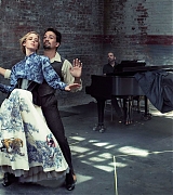 Emily_Blunt___Lin-Manuel_Miranda_photographed_by_Annie_Leibovitz_for_Vogue_-_December_201887851574_emily-03.jpg