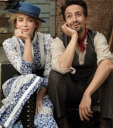 Emily_Blunt___Lin-Manuel_Miranda_photographed_by_Annie_Leibovitz_for_Vogue_-_December_201887851576_emily-04.jpg